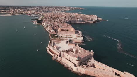 Vista-Aérea-De-Siracusa-En-Sicilia,-Italia