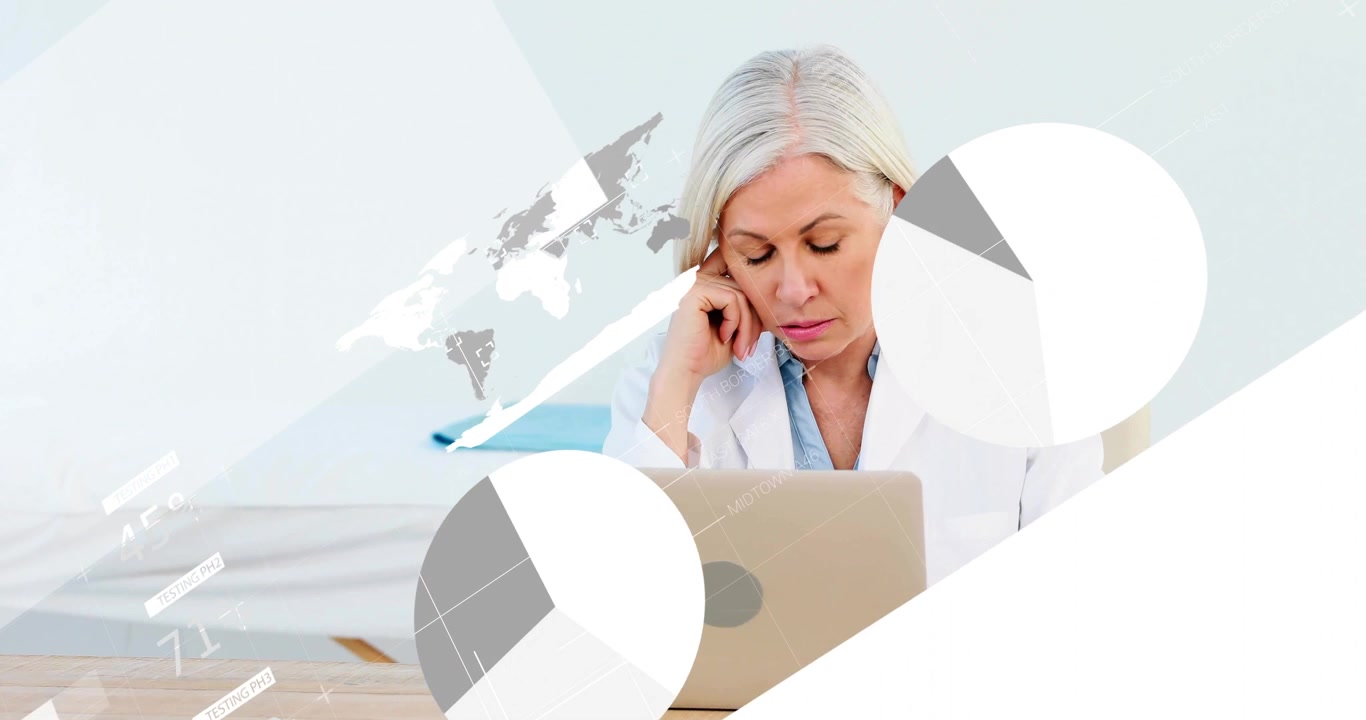 Dottoressa che sfoglia documenti e digita sul laptop, attivando un grafico a torta e una mappa del mondo per analizzare i dati.