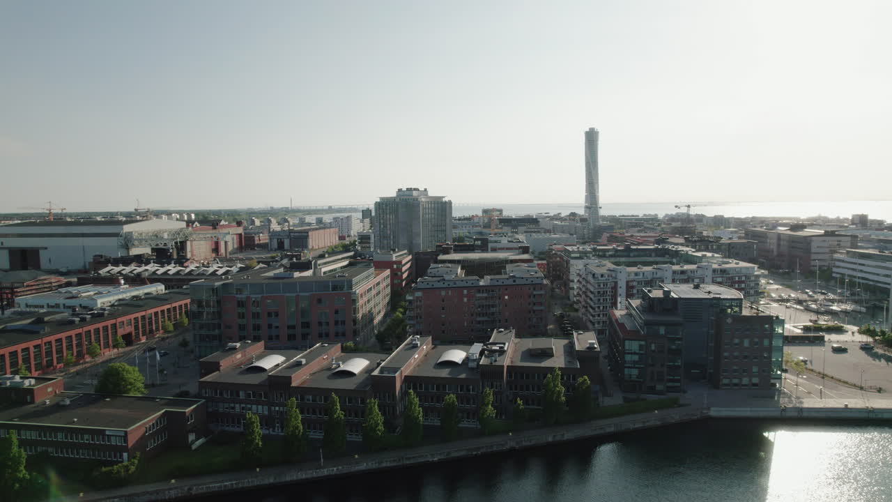 zona de lujo västra hamnen vista desde el puerto de malmö, girando la antena del torso