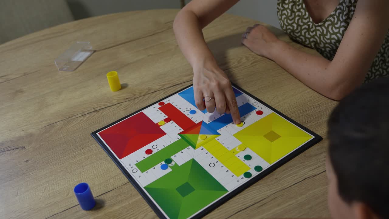 Gioca a Ludo Board Game