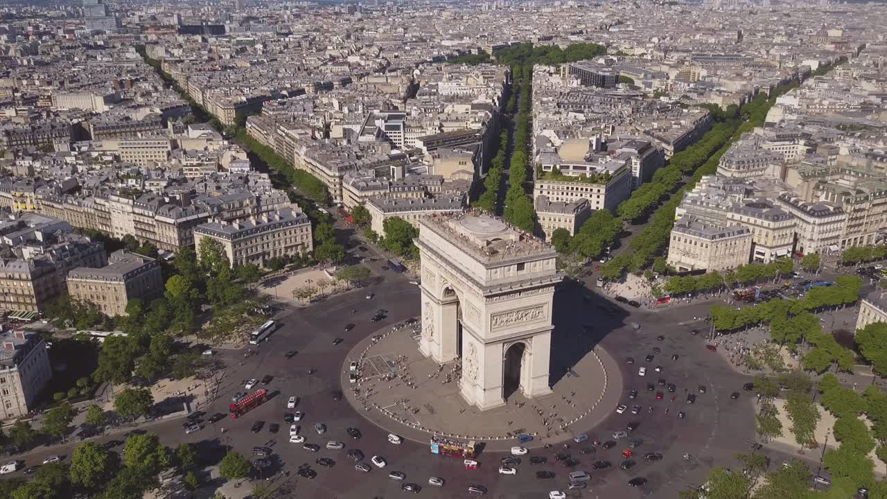 파리 시내 풍경: 트리움프 아치 (arc de triomphe), 트래픽 서클 (traffic circle), 항공 파노라마 (aerial panorama), 4k 타임 스 (time lapse)