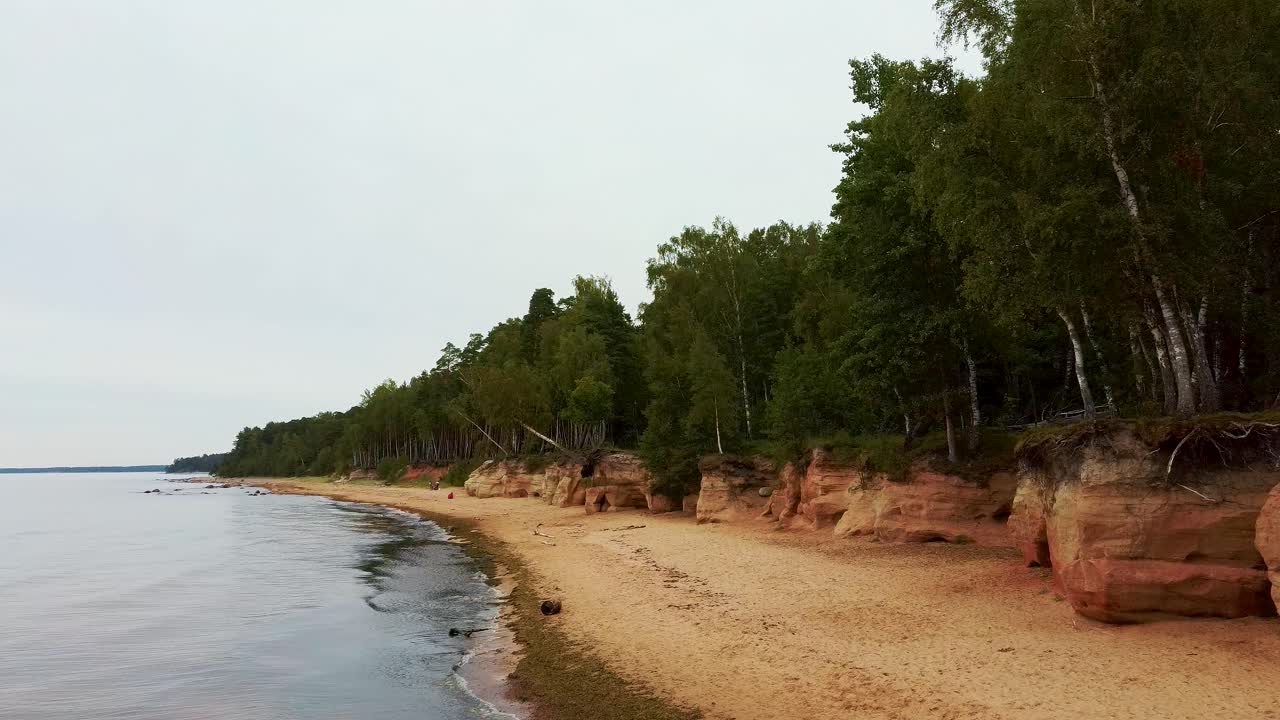 Veczemjun kalliot, Punaiset kalliot, Latvia