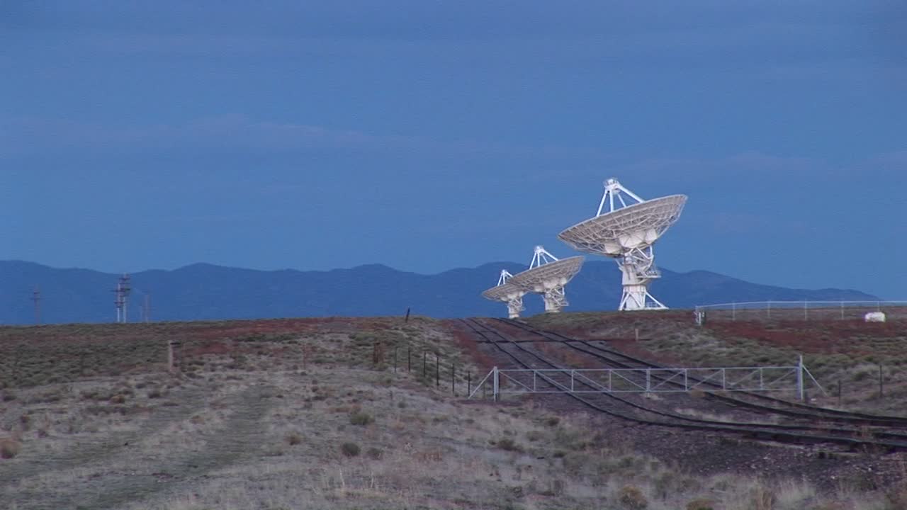 뉴멕시코 국립전파천문대에 있는 라디오 안테나 배열의 롱샷