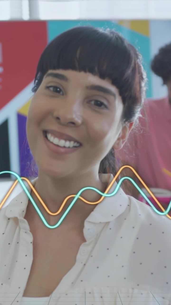 Animación de procesamiento de datos sobre diversos profesionales en la oficina