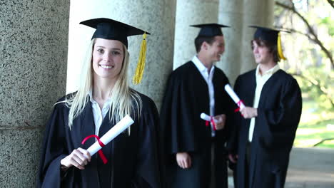 retrato de una mujer graduada