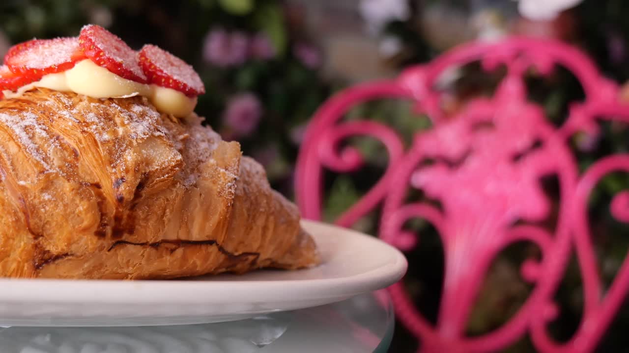 Croissant con fragole