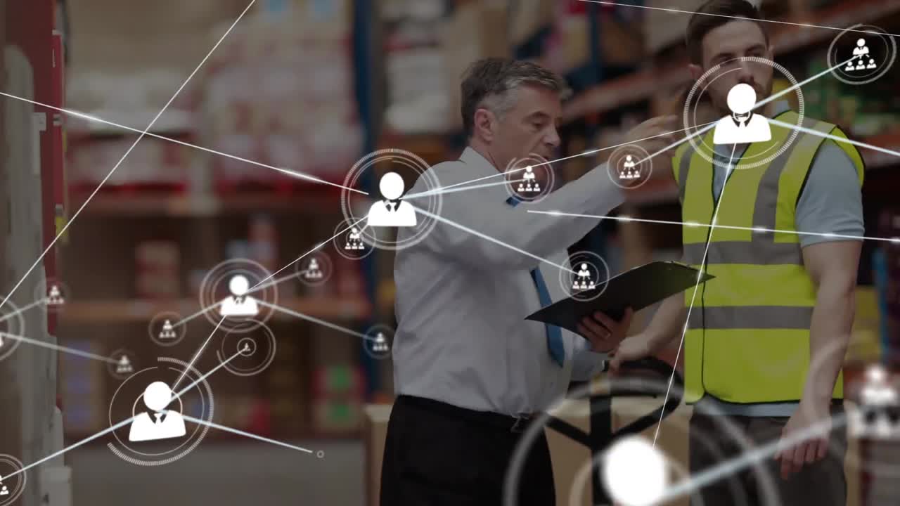 Animazione di una rete di connessioni su lavoratori caucasici in un magazzino.