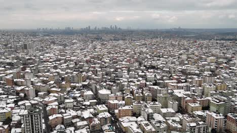 el paisaje urbano cubierto de nieve de estambul