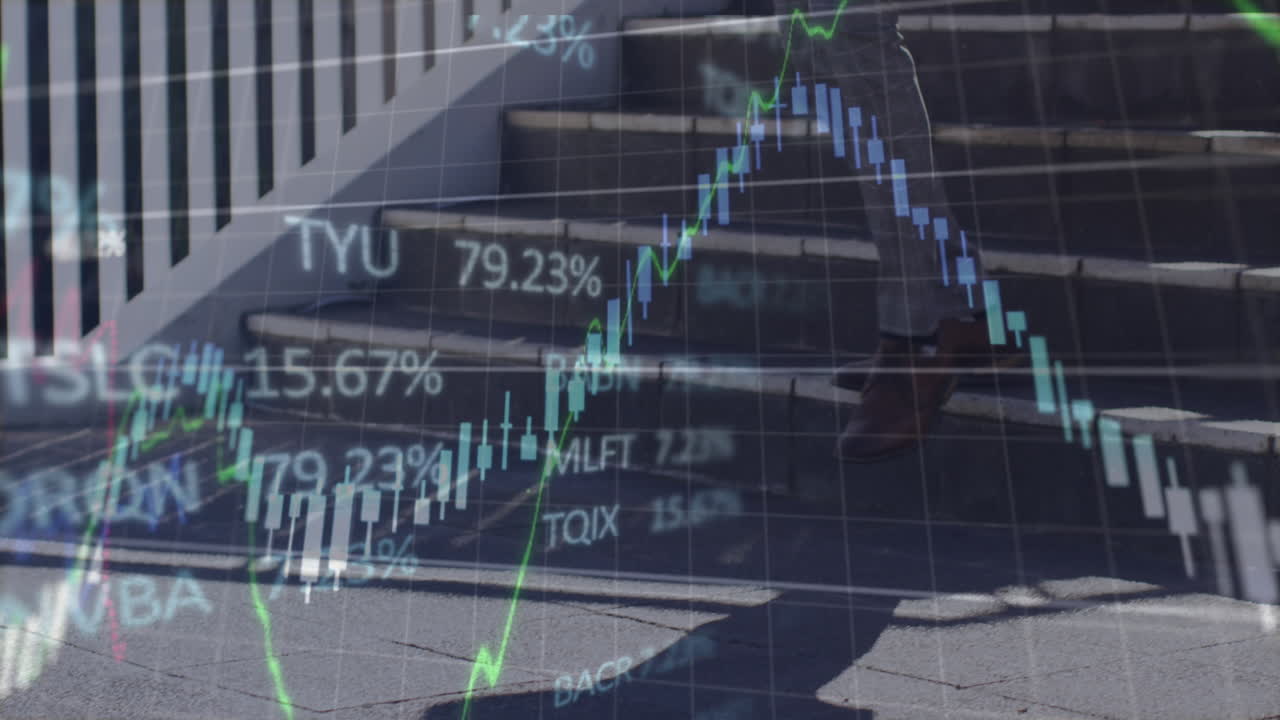 animación del procesamiento de datos financieros sobre un hombre caminando por las escaleras