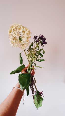 hand holding a bouquet of flowers