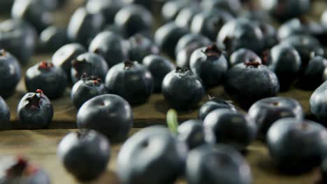 Fresh-blueberries-on-wooden-table-4k