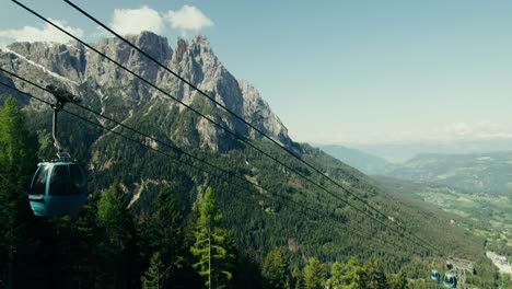 teleférico en los dolomitas italianos