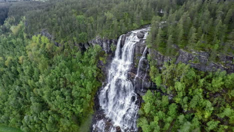 Aerial-footage-from-Tvindefossen-waterfall,-Norway