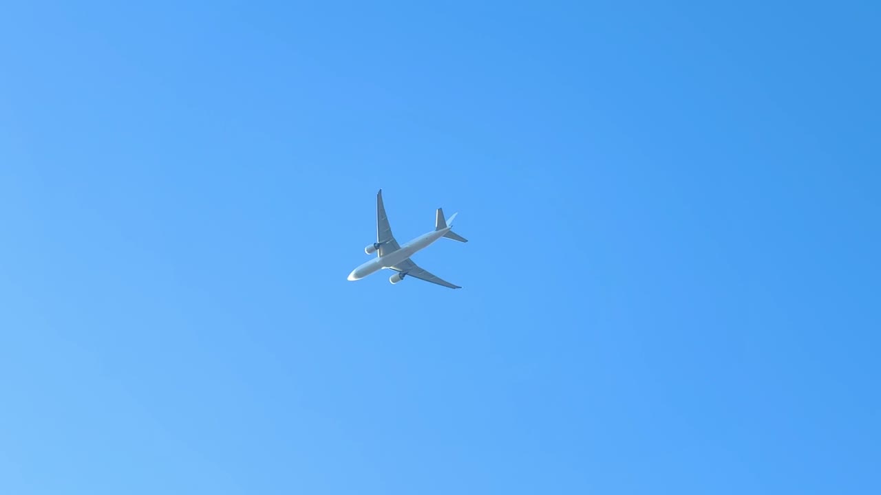 시드니 (nsw, 오스트레일리아) 위를 날아다니는 비행기의 느린 움직임