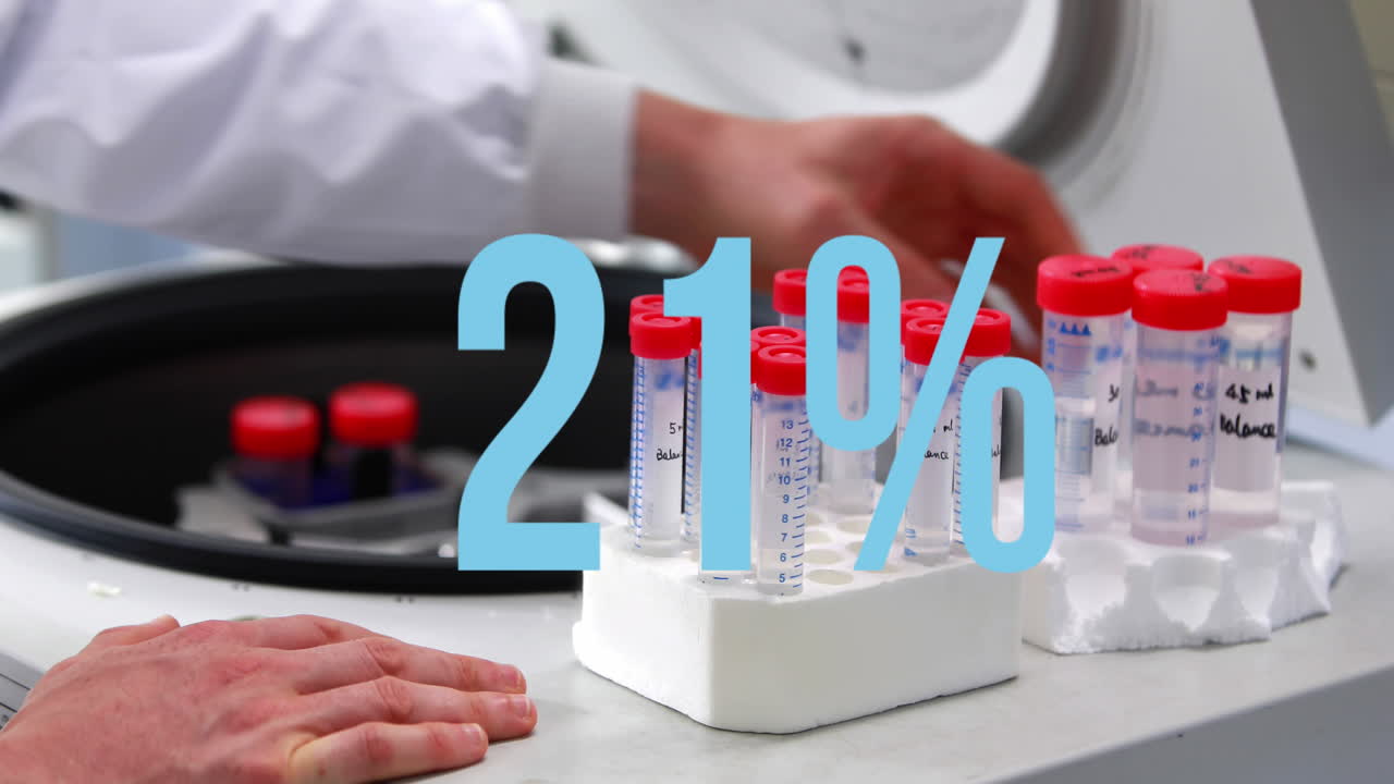 animación de la cuenta atrás de 0 a 59 sobre la mano recortada del científico que coloca tubos de ensayo en la máquina