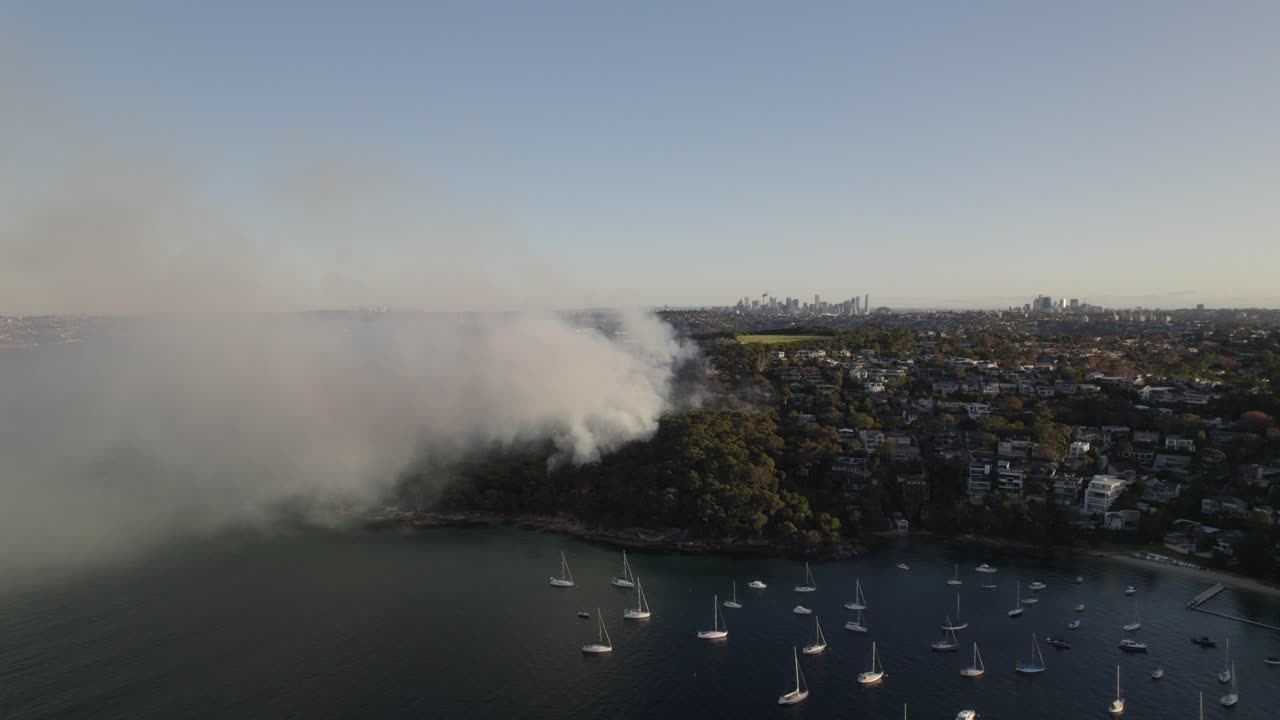 Aerial 4k Sydney Back burning fire Helicopter El Nino 4K footage captures back burning, firefighting, smoke and helicopter rescues. May 29, 2023 Sydney Australia