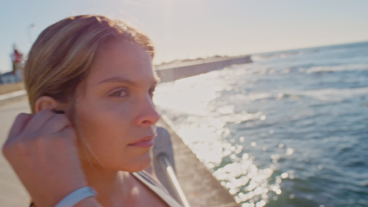 음악, 헤드폰, 바다, 여성의 얼굴 시작