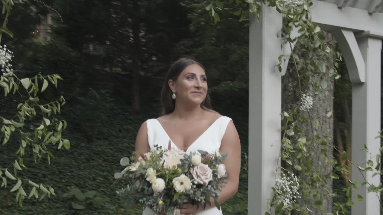 hermosa novia en su día especial de boda