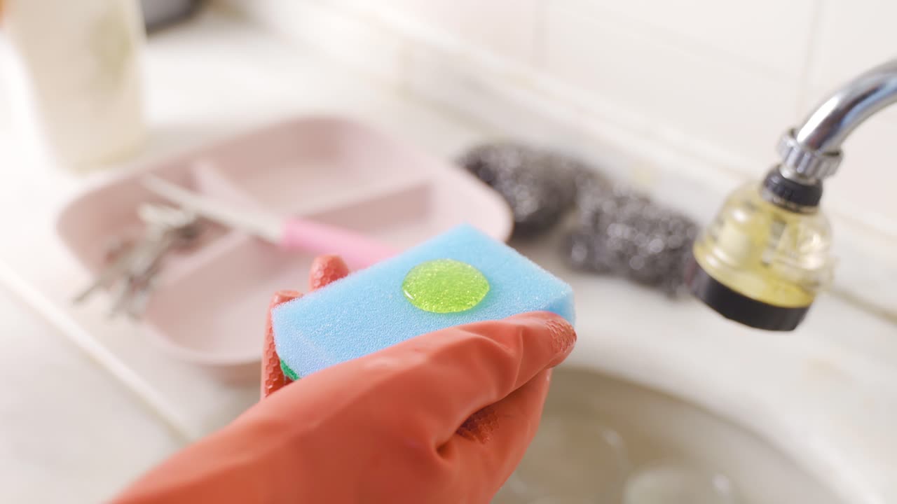 접시 비누와 스폰지