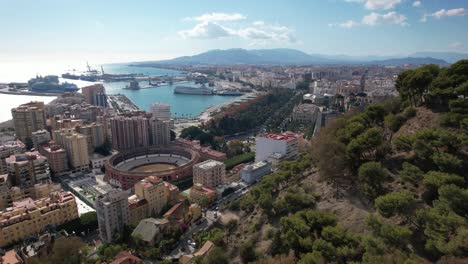 paisaje urbano de sevilla, drone de viaje 4k vista panorámica de la plaza de toros plaza de toros, fondo de cielo de verano