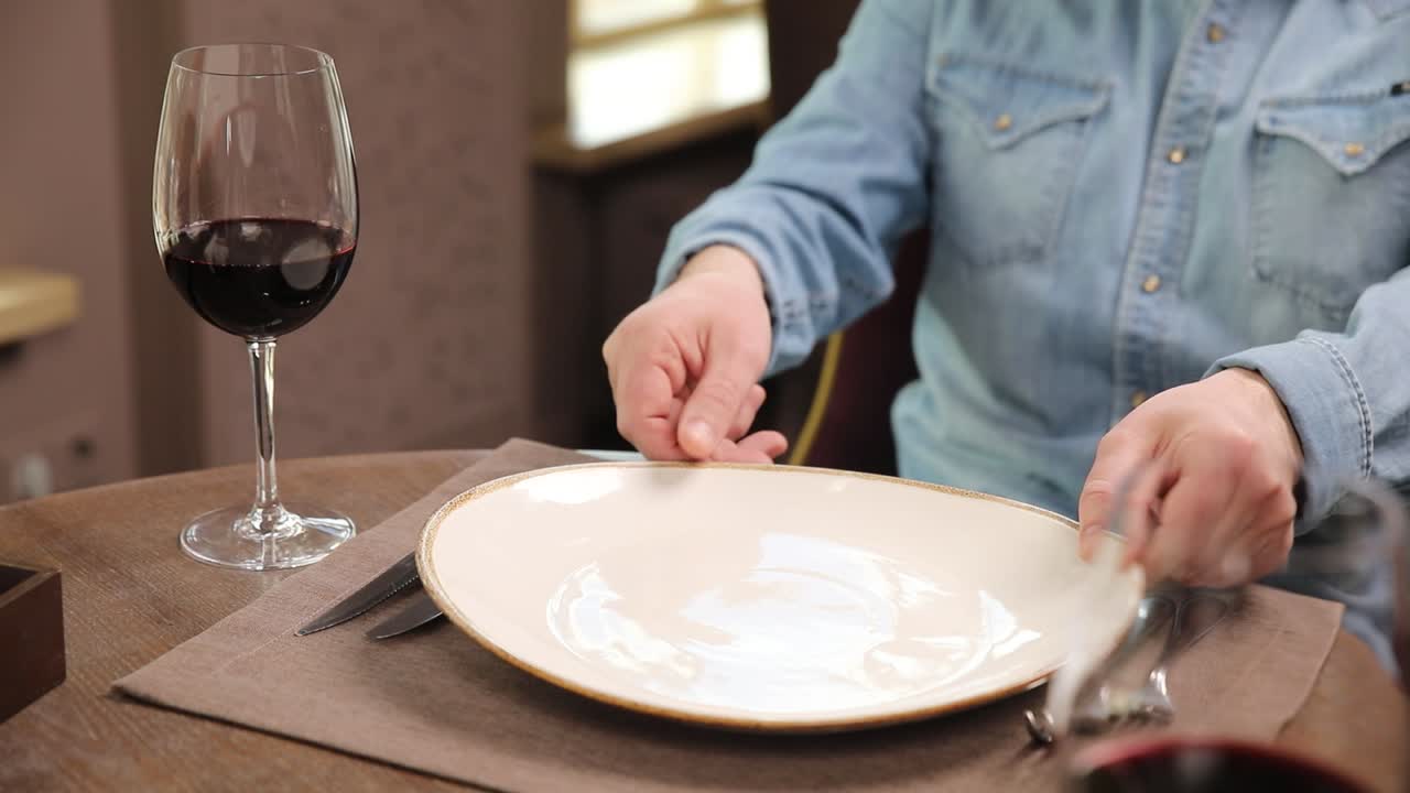 cena de bistec en un restaurante