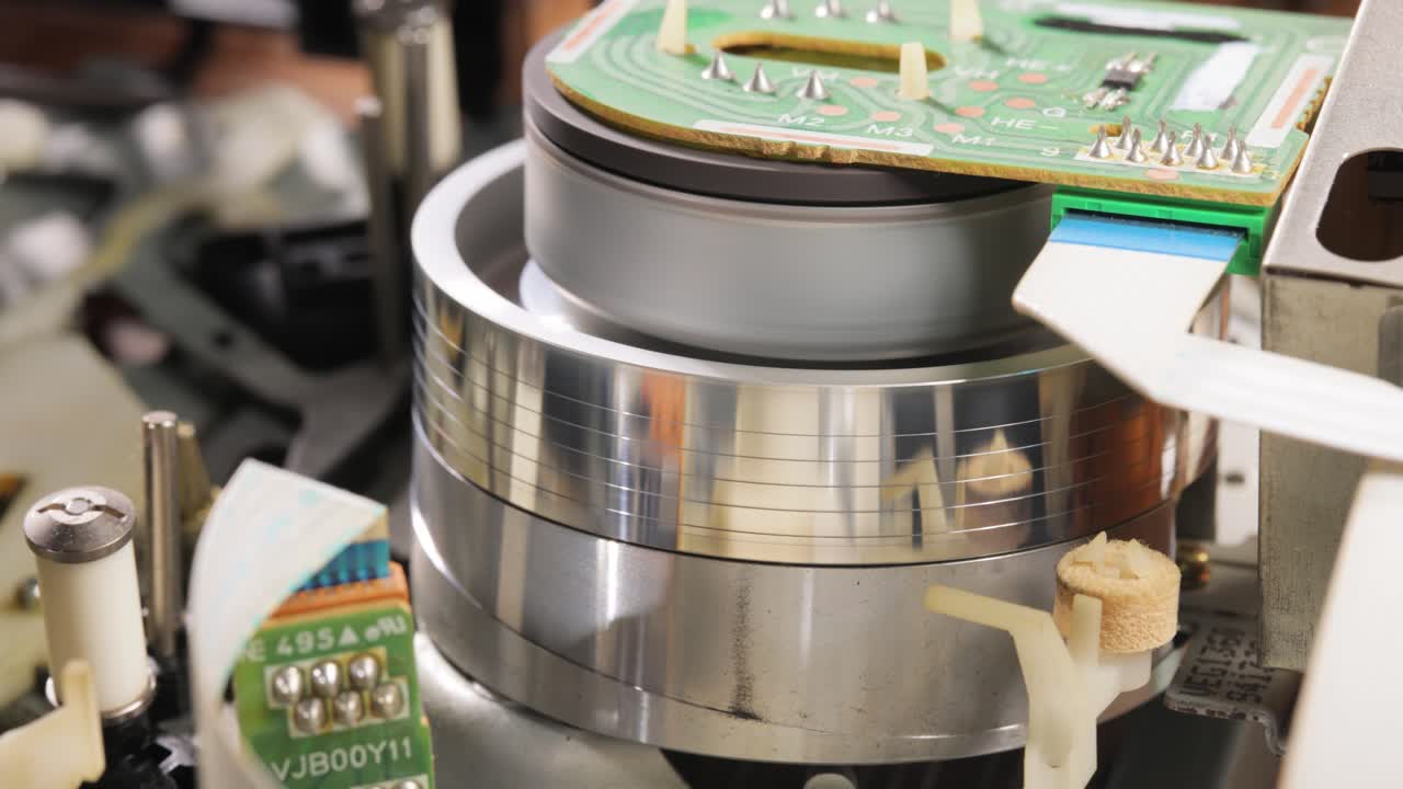 Video helical head vhs mechanism reading a video cassette VHS