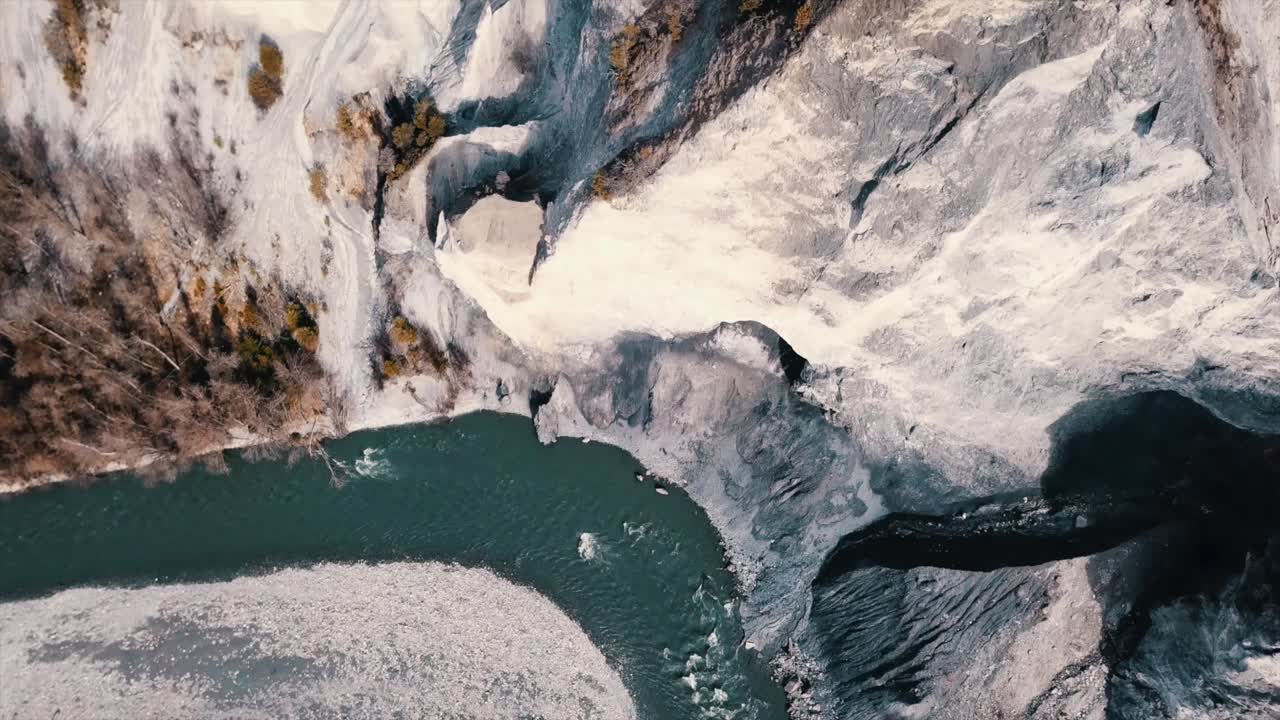 위에서 아래로 이동