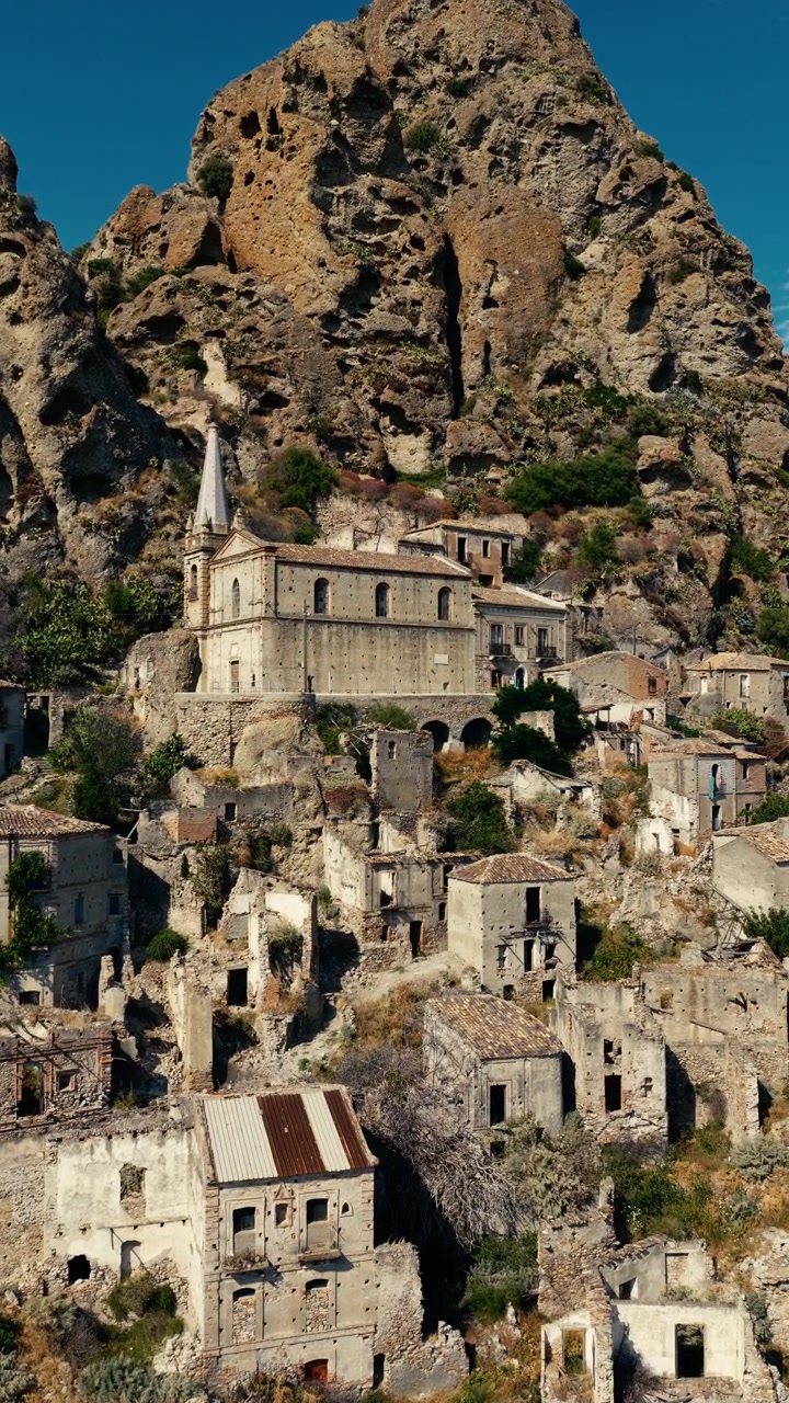 Storico borgo collinare di Pentidattilo, Italia