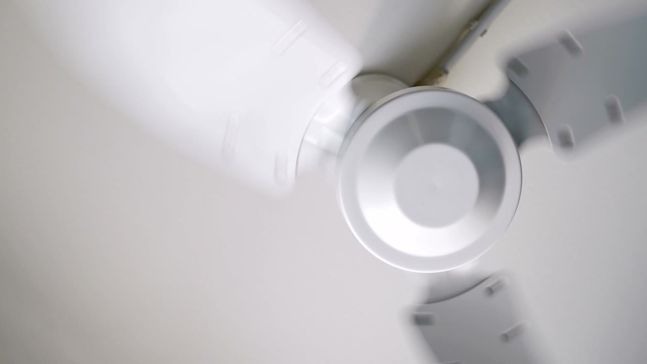 filatura del ventilatore di metallo bianco
