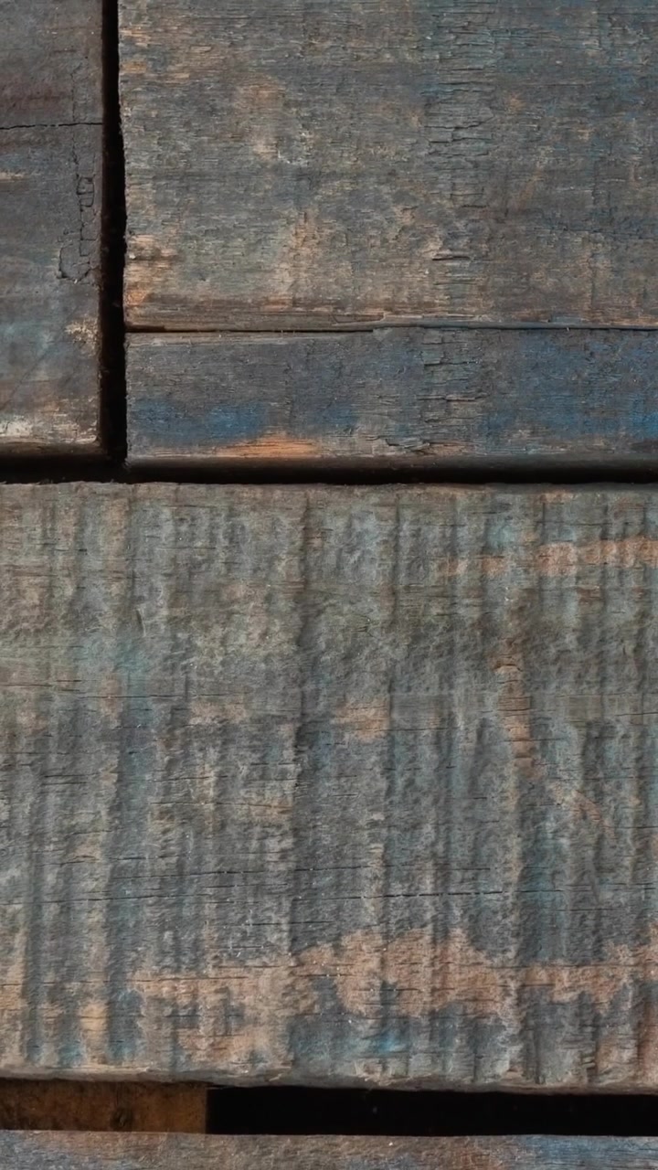 Animazione di bandiera americana adagiata su tavolo di legno