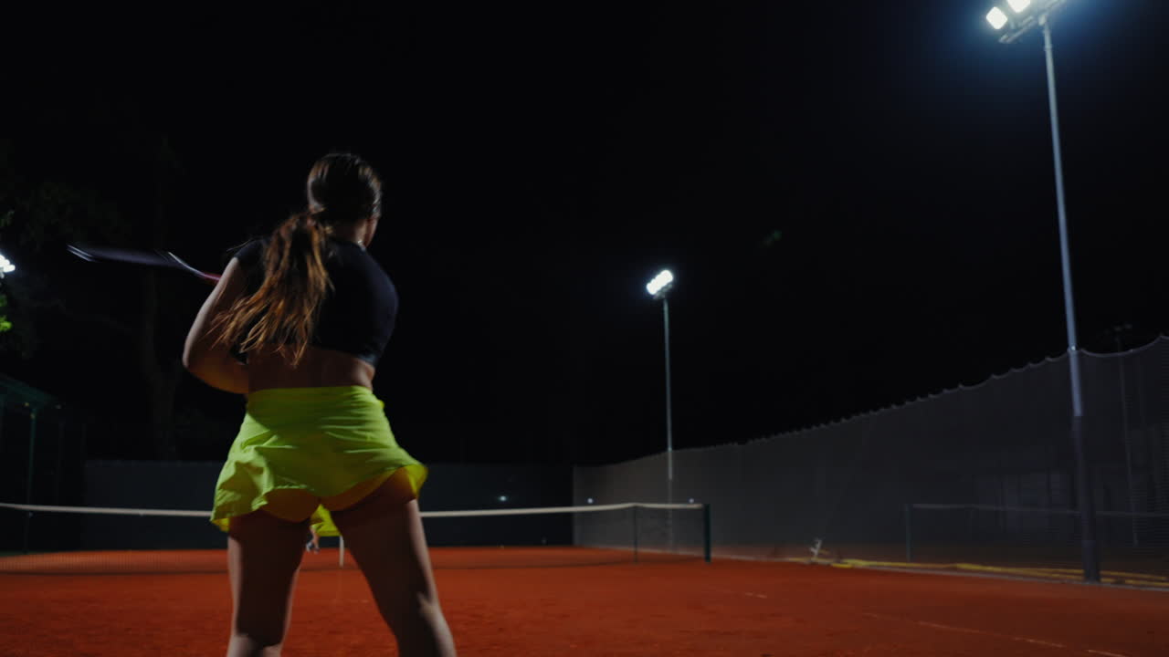 야간 테니스 경기