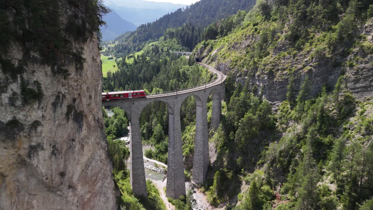 viaducto de trenes suiza suiza valle de los alpes landwasser, viajes en tren europa
