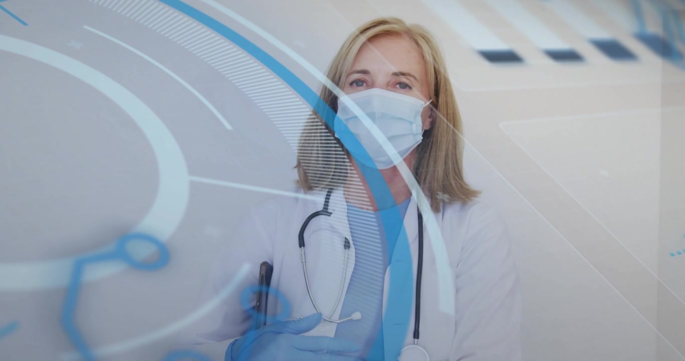 Ärztin tippt auf Tablet und steuert holografische Gesundheits-Schnittstelle, die Datenmetriken visualisiert.