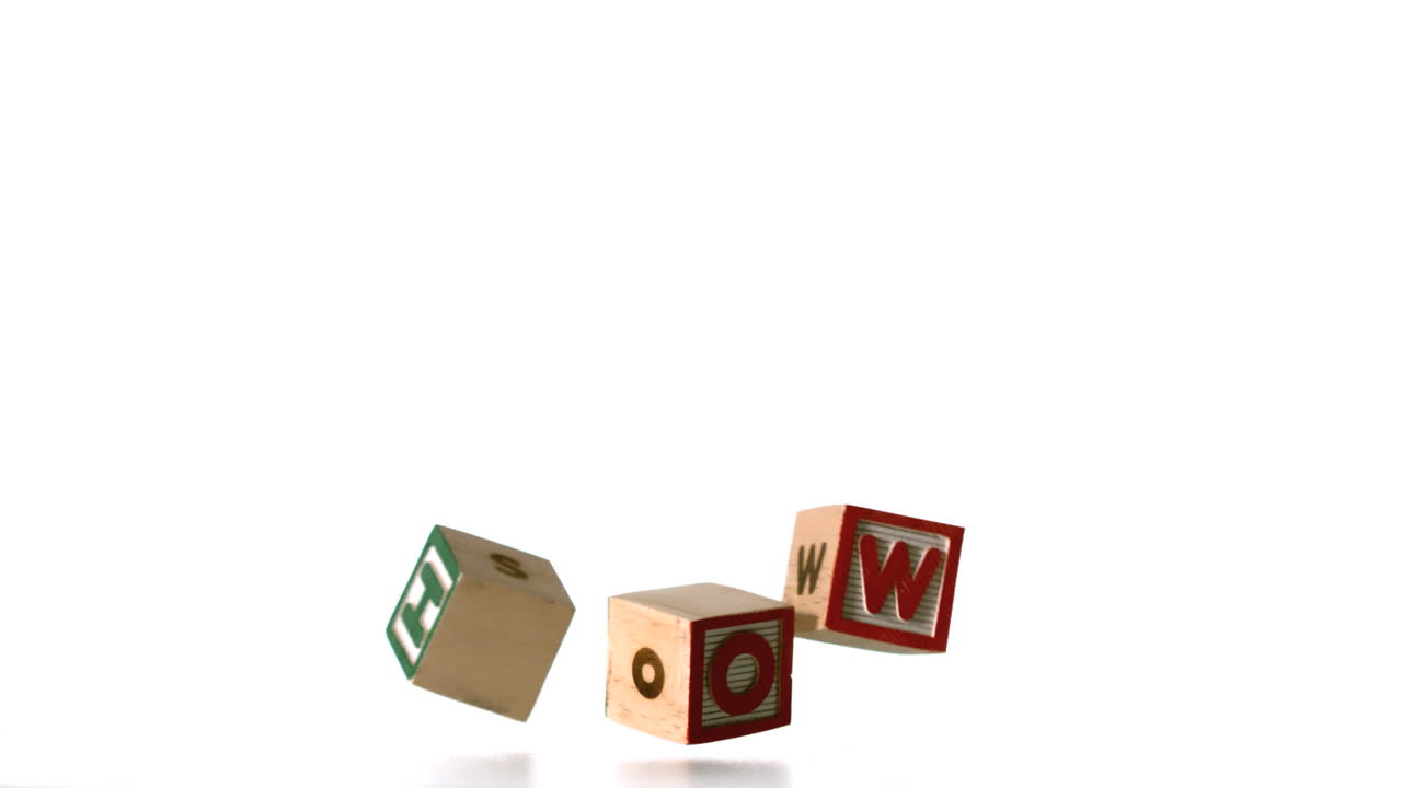 bloques deletreando cómo caer sobre