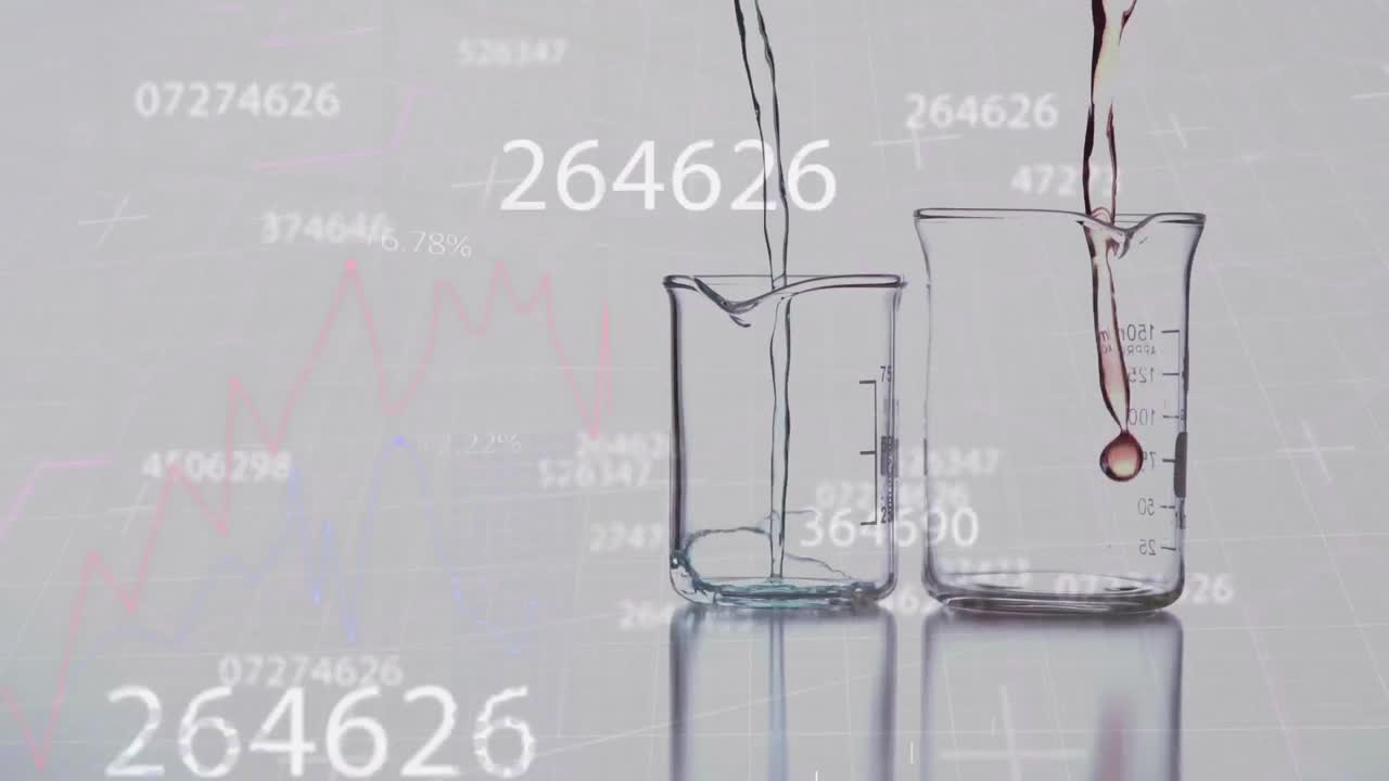 animación del procesamiento de datos sobre vasos con líquido