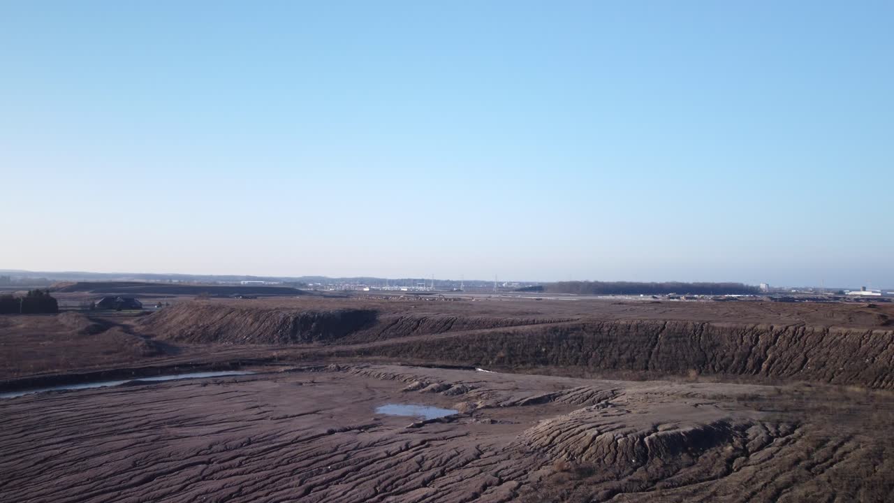 inquietantes vídeos aéreos de tierra desnuda que muestran una zona talada