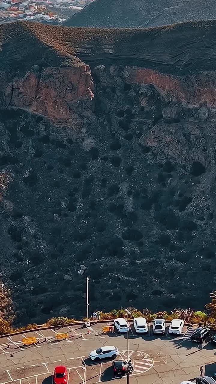Esplorando le scogliere e le valli di Gran Canaria in Spagna