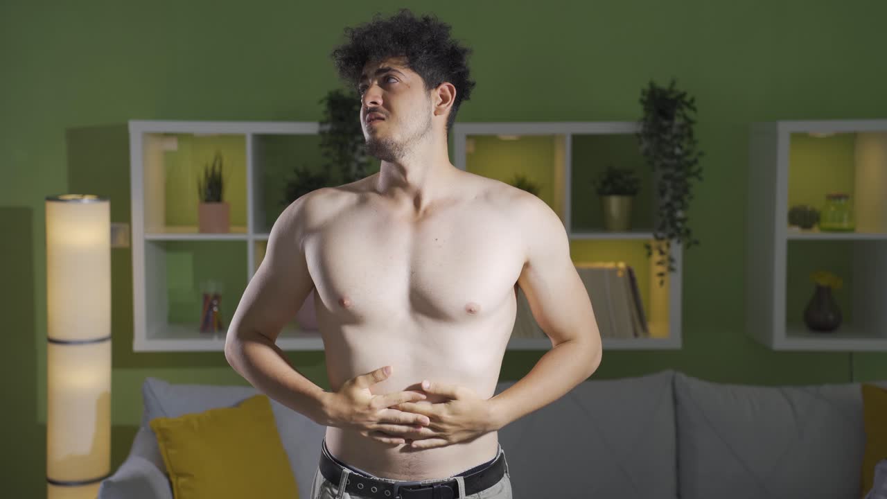 retrato de un joven deprimido llorando y indefenso.