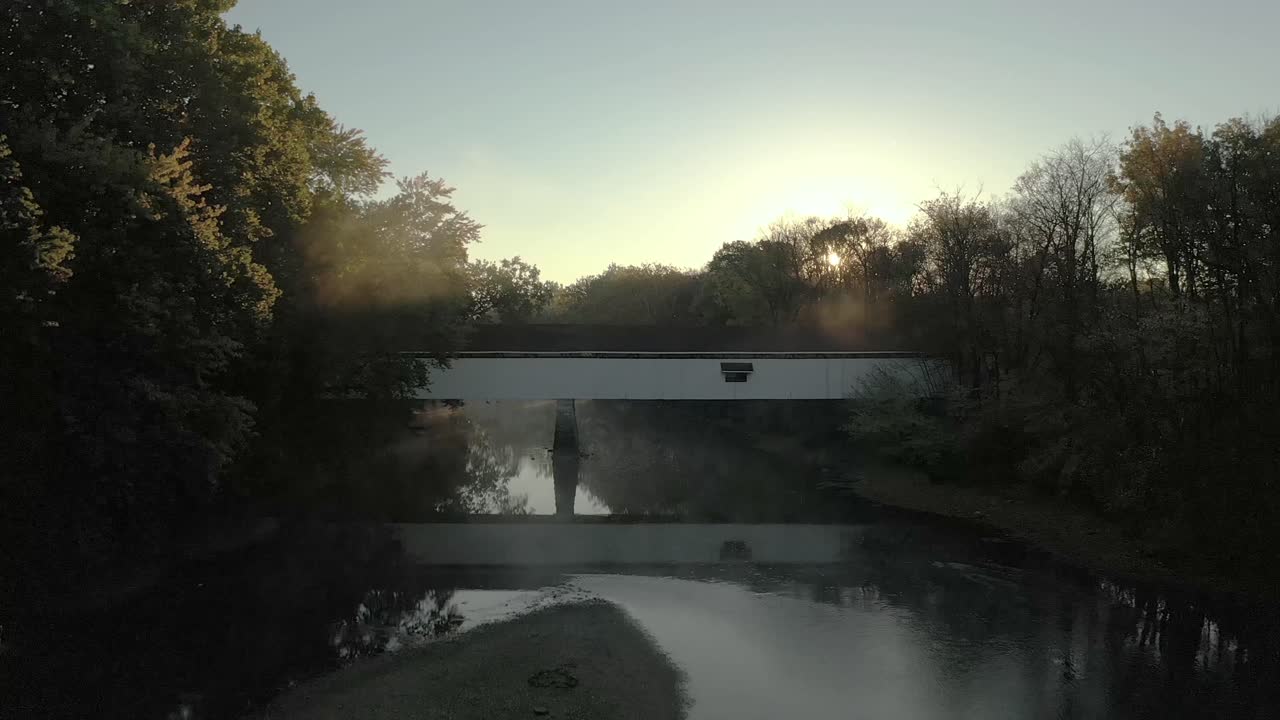 K Drone Sorvolo Ponte Coperto Storico Sul Fiume