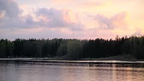 Río-Sereno-En-Canadá,-Gran-Río