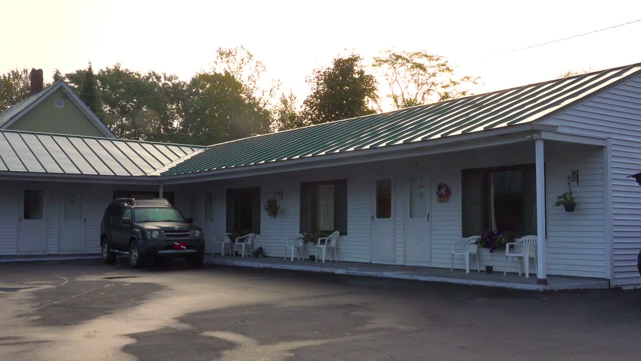 toma de establecimiento de un motel de carretera durante el día