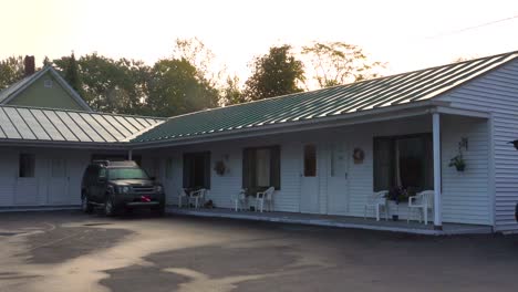 establishing shot of a roadside motel by day