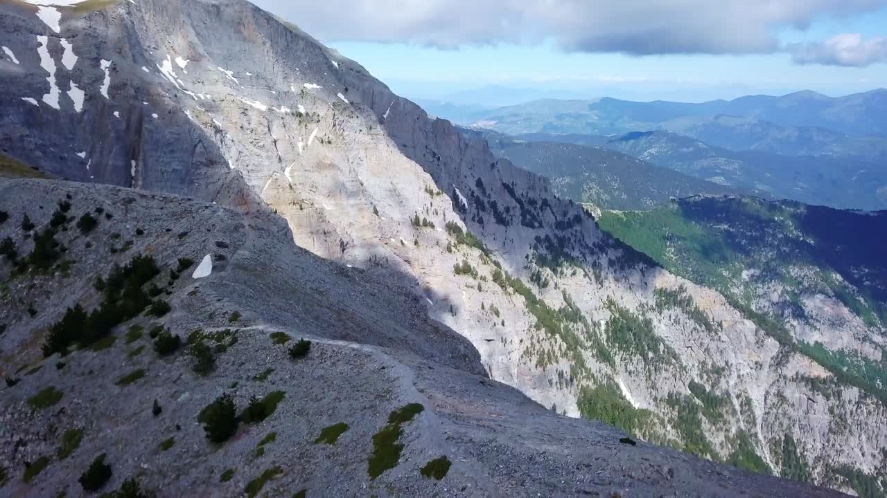 뮤즈 고원과 제우스 왕좌를 향해 능선의 모습을 위로 기울이기