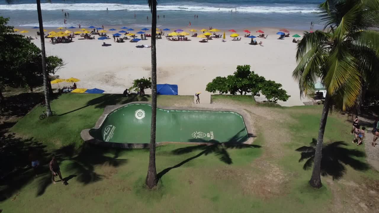 itacare, brasil por drone 4k océano atlántico brasileño desde el cielo-16