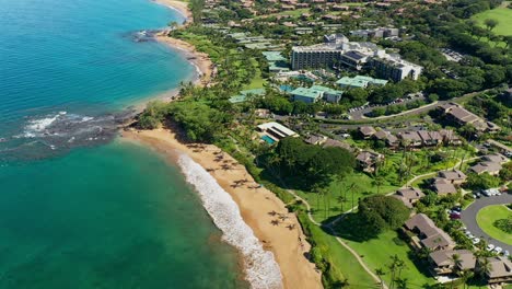 Aerial-reveal-over-Wailea-Maui,-Hawaii