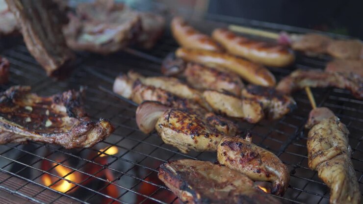Close-up Daging Asap di Panggangan Luar Ruangan