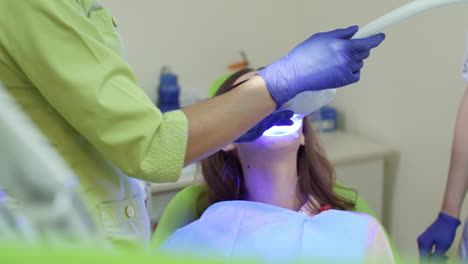 Künstliche-Zahnaufhellung-Im-Zentrum-Für-Kosmetische-Zahnheilkunde