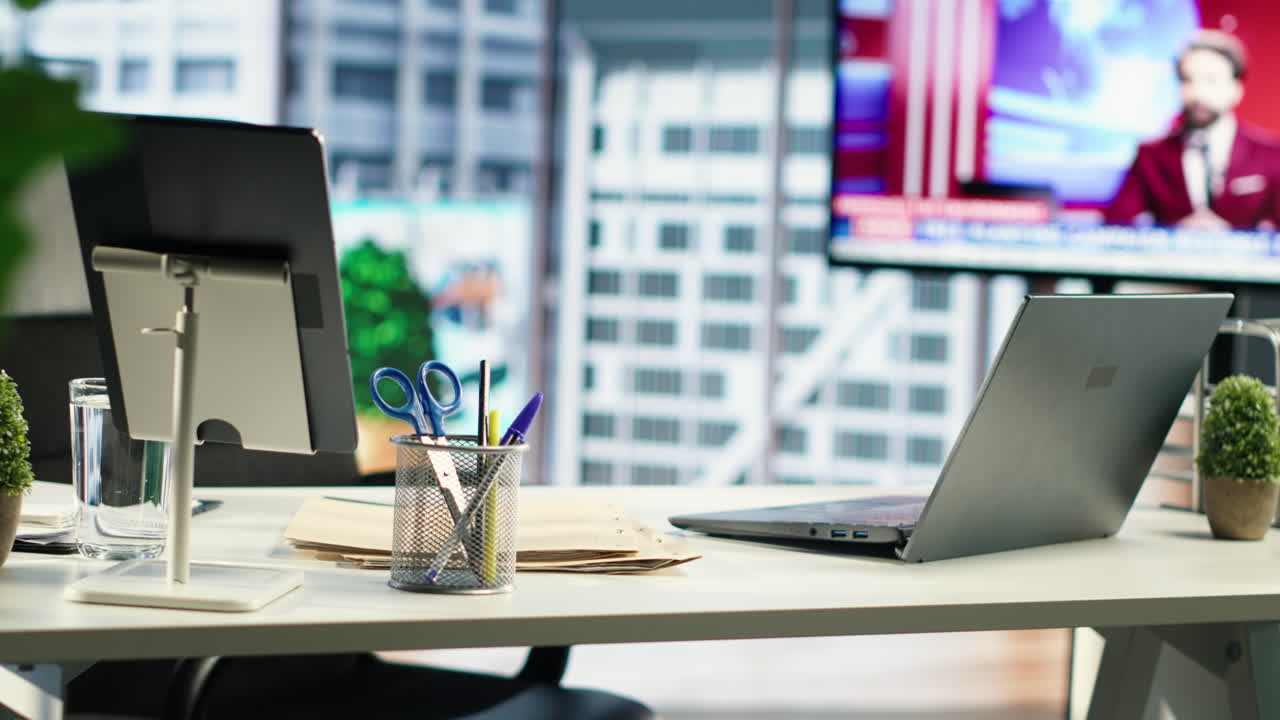 고급스러운 도시 중심에 있는 빈 글로벌 기업 사무실