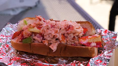 sándwich de rollo de langosta. sabroso marisco