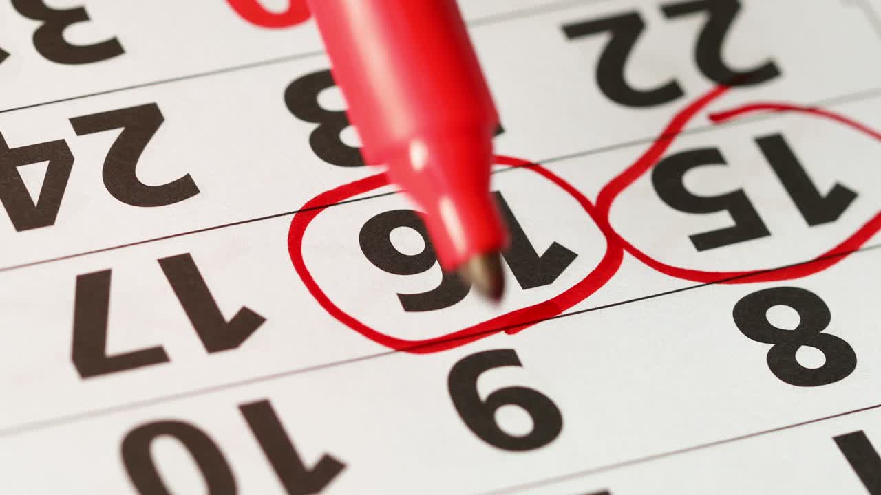 책상 위에 언급 된 연간 달력